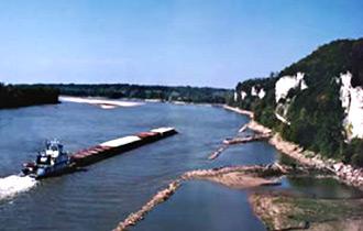 Photo of a barge on the Missouri River near Rocheport